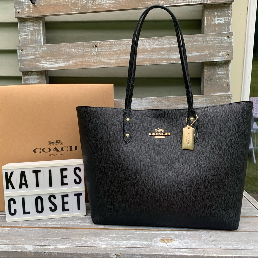 NWT LARGE COACH SHOULDER BAG